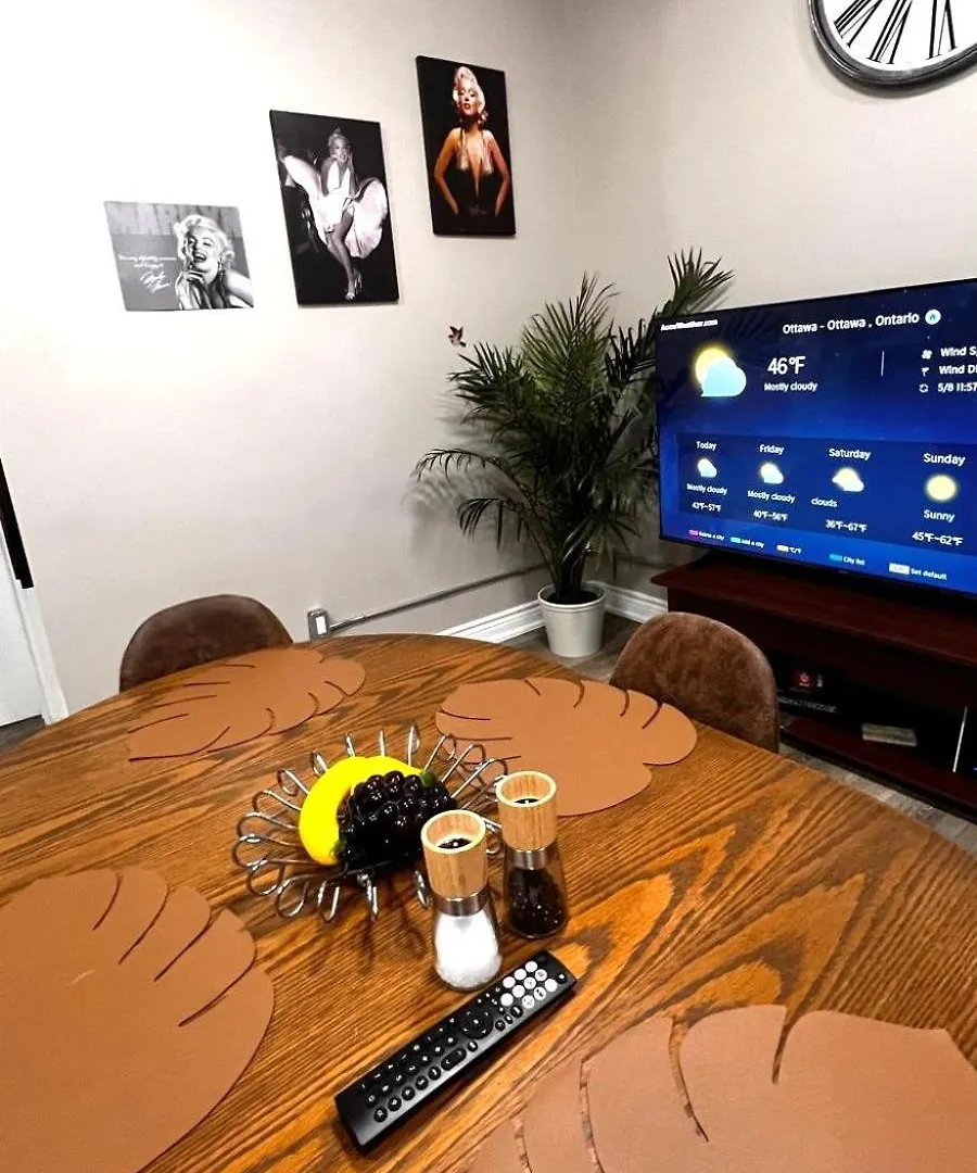 Quarto em Acomodações Particulares The Downtown Gem Toronto Apartamento